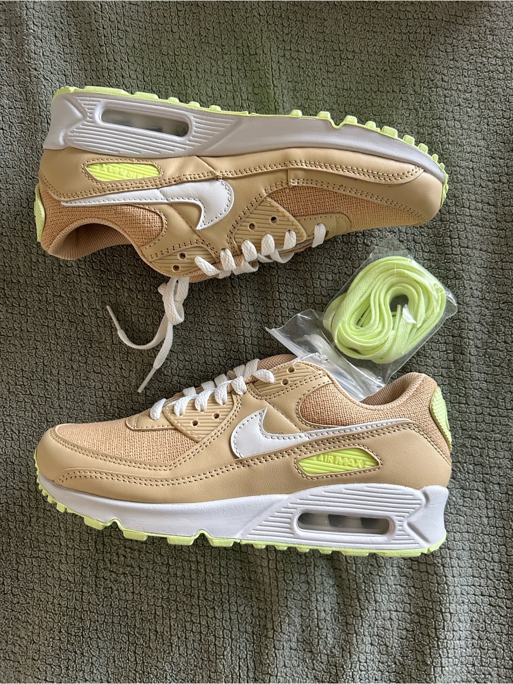 Women’s Nike Air Max 90